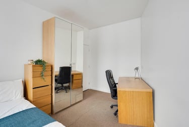 5 bed flat, Furzehill Road, Mutley, Plymouth, PL47JZ - Image 2